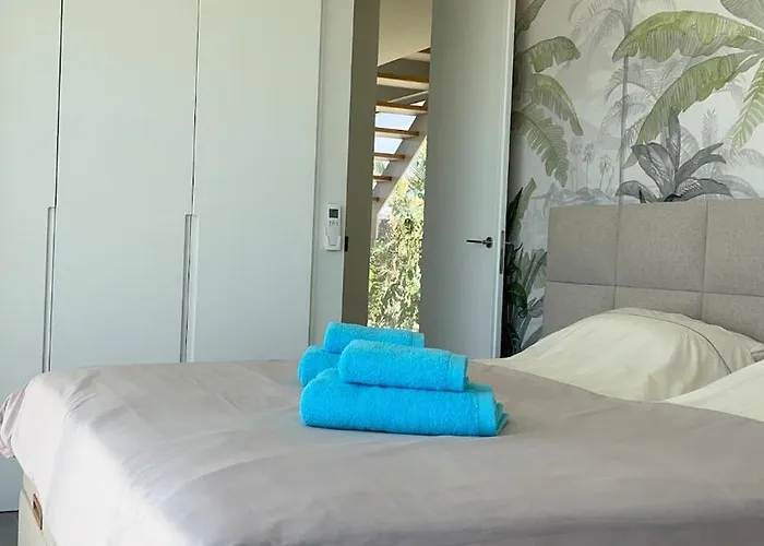 Luxurious With Ocean Views *