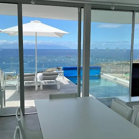 Luxurious With Ocean Views Villa *